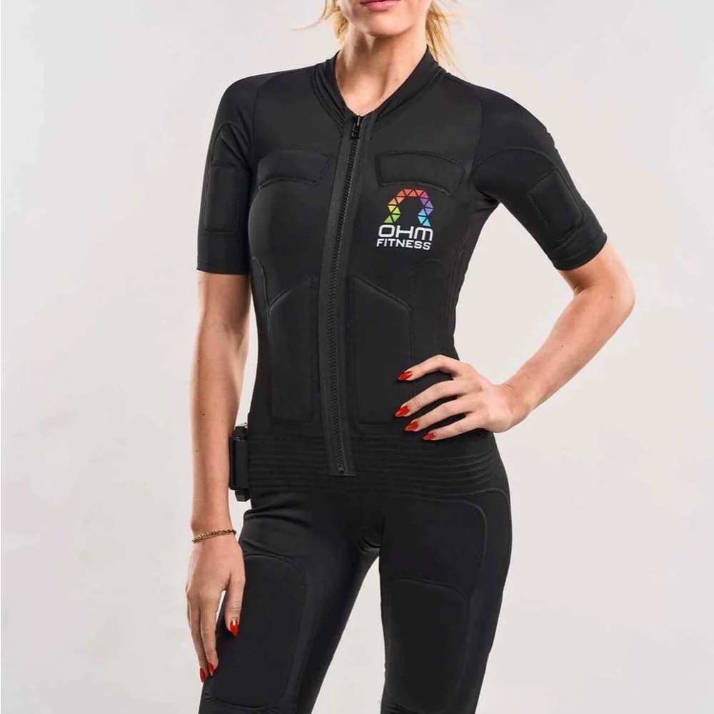 Black Women's Fitness Suit - Picture 3 of 3